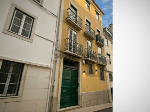 Prédio para uso misto à venda na Santa Catarina, Lisboa