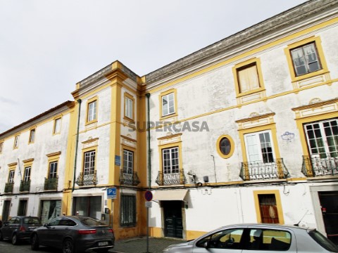 Gebouw Op Rua Serpa Pinto, Évora (São Mamede, Sé, São Pedro e Santo Antão)