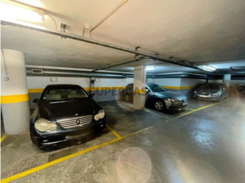 Garagem em Carnide, Lisboa