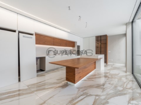 Moradia T6 em Celeirós, Aveleda e Vimieiro, Braga