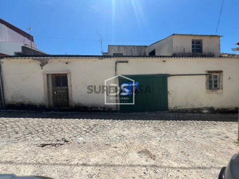 Casa Antiga T0 em Alfeizerão, Alcobaça