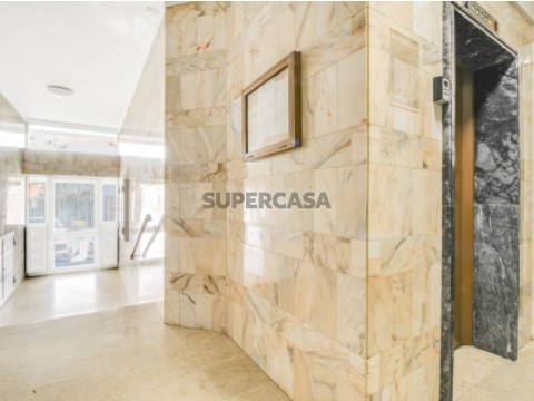 Apartamento T5 na Rua 9, Espinho