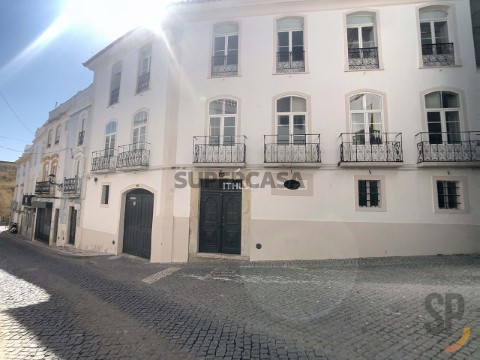 建筑 在 Assunção, Ajuda, Salvador e Santo Ildefonso, Elvas