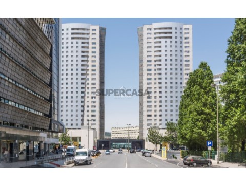 Apartamento T5 em Campolide, Lisboa