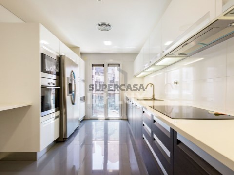 Apartamento T4 em Avenidas Novas, Lisboa