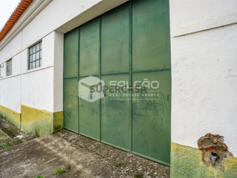 Armazém em Malhou, Louriceira e Espinheiro, Alcanena