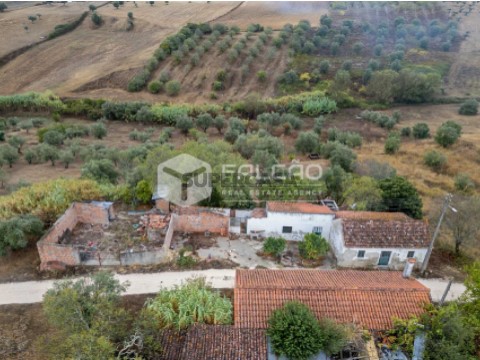 Casa Antiga T2 em Casével e Vaqueiros, Santarém
