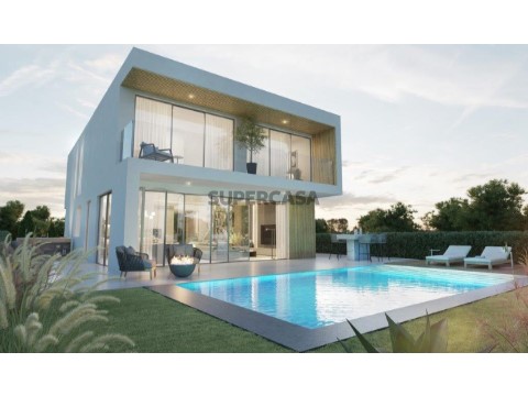 Moradia T4 contemporânea com piscina, garrafeira e fire pit