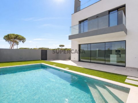Moradia T4 com vista para a Ria Formosa, em Faro
