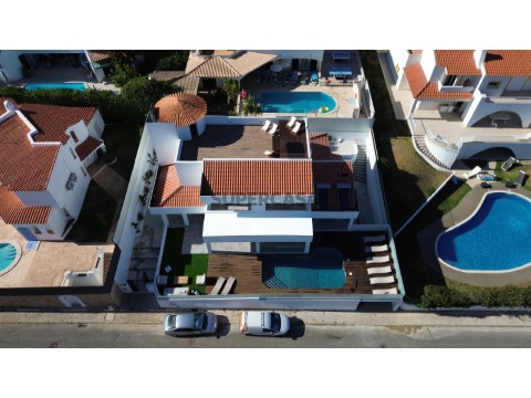Encantadora Moradia T4+2 em Albufeira