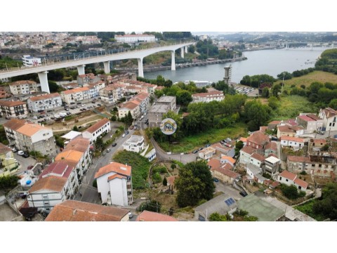 Terreno em Oliveira do Douro, Vila Nova de Gaia