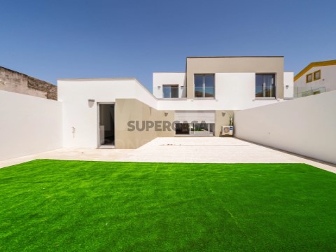 Moradia T4 em Atouguia da Baleia, Peniche