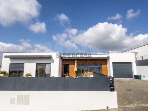 Moradia T3 em Évora de Alcobaça, Alcobaça