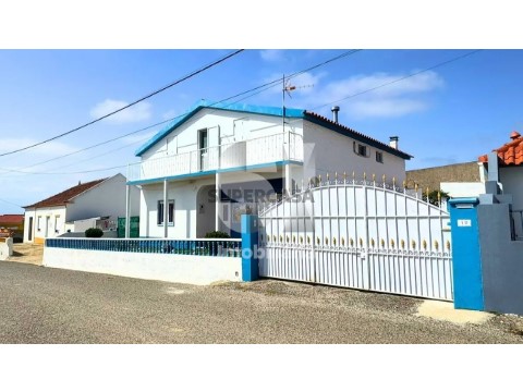 Moradia T5 em Santa Bárbara, Lourinhã