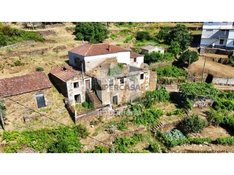 Moradia T2 em Sanfins do Douro, Alijó