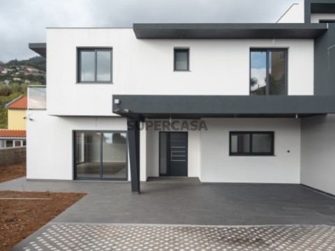 Moradia T3 em São Roque, Funchal