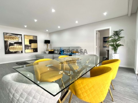 Apartamento T3 em Quelfes, Olhão