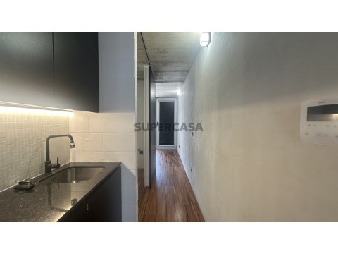 T0(1) em Paranhos com garagem e excelente localização junto ao Pólo Universitário.