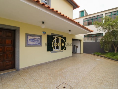 Moradia T4 em Caniço, Santa Cruz