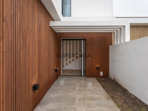 Moradia T4_ São Domingos Rana_Cátia Scala_LATIFI