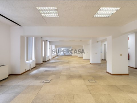 W4977 - Escritório com 771 m2 em Entrecampos | Wallis Real Estate