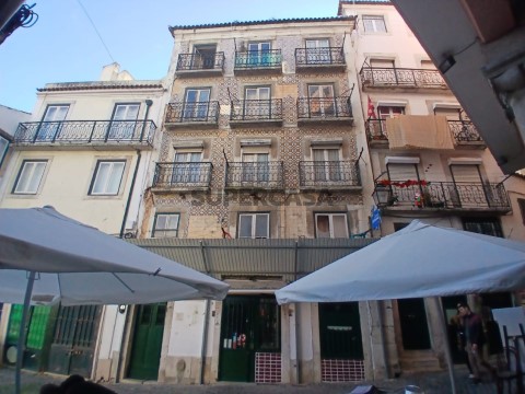 W5035 - Building with 425 sqm in Alfama - Fado Museum | Wallis Real Estate