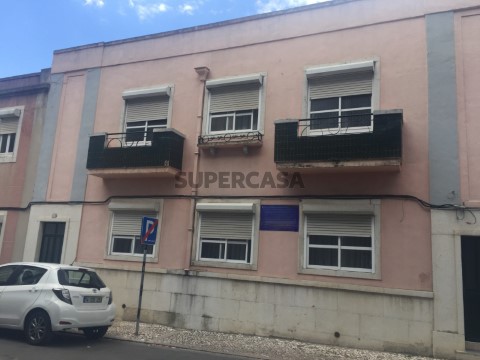 W5030B - Prédio com rendimento no Barreiro | Wallis Real Estate
