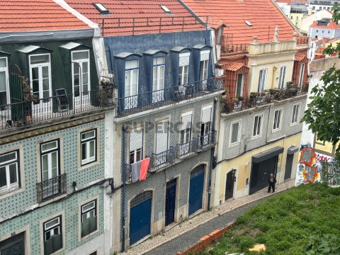 W5199 - Prédio com 780 m2 com rentabilidade na Graça | Lisboa