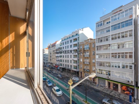 Escritório com Lugar de Garagem - Venda - Almirante Reis - Arroios - Lisboa