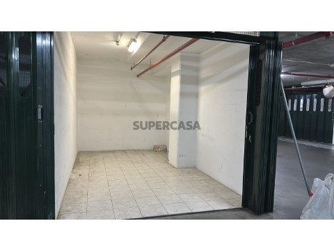 Box de estacionamento no Parque das Nações - Avenida do Pacífico, Lisboa