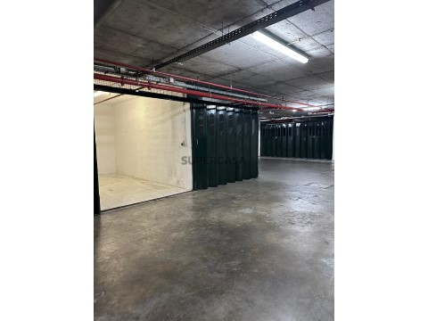 Box de estacionamento no Parque das Nações - Avenida do Pacífico, Lisboa