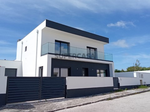Moradia T4 Nova