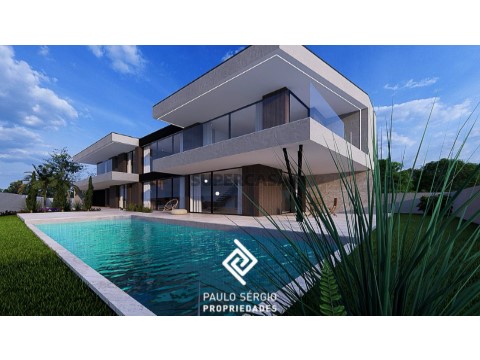 ÁREA EXTERIOR COM PISCINA