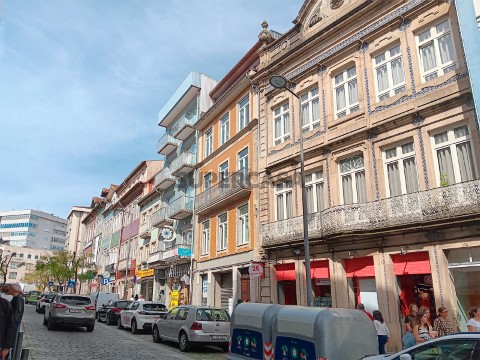 Apartamento T2 novo e com varanda localizado na Rua dos Chãos, em pleno centro histórico de Braga