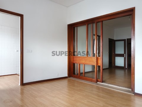 Apartamento T4 com boas áreas e várias varandas em S. Vítor em Braga - para arrendamento