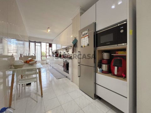 Apartamento T3 com varandas e garagem fechada em S. Vicente em Braga