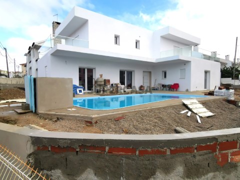 Moradia T4 em Charneca de Caparica e Sobreda, Almada