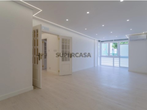 Apartamento T2 em Águas Livres, Amadora
