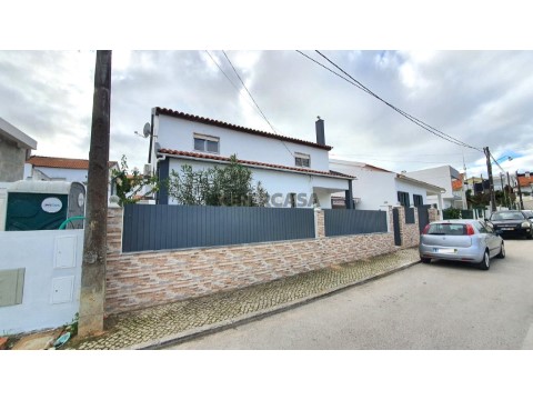 Moradia T5 em Charneca de Caparica e Sobreda, Almada