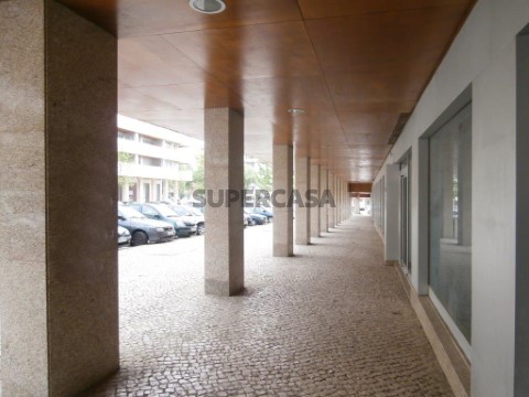 Loja Edifícios Viriato Viseu_ Galeria