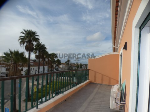 Moradia Geminada T3 Duplex em Largo António Joaquim Júdice, Estômbar e Parchal