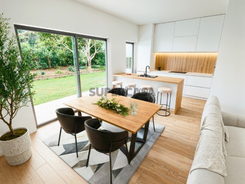 Apartamento T3 no 1.º andar com Varandas Privativas no Pinhal do General, Fernão Ferro