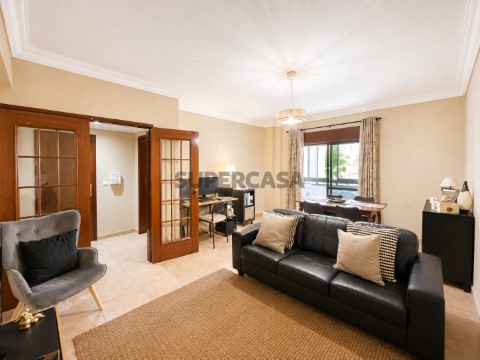 Apartamento T2 - Renovado no Pragal