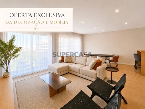 Penthouse c/ piscina privativa e 2 lugares de parqueamento na Costa da Caparica.