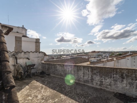 Prédio | Évora | Centro histórico | Praça do Giraldo | Rustiévora | Terraço