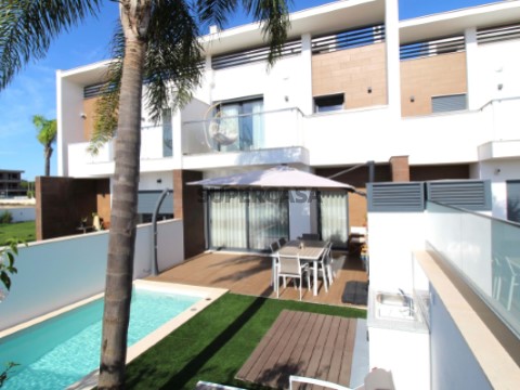 Moradia em Banda T3+1 Triplex em Ferreiras, Albufeira