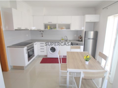 Apartamento T2 na Rua João de Deus, Tunes