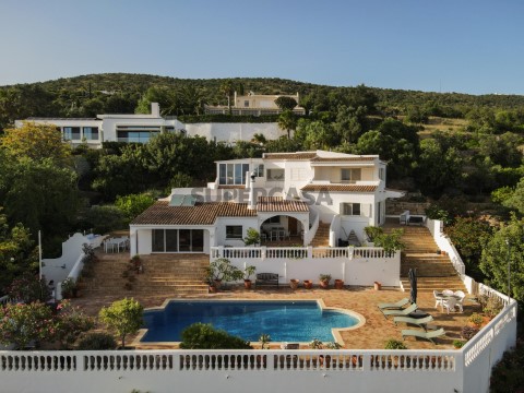 Moradia T3 Triplex em Santa Bárbara de Nexe, Faro