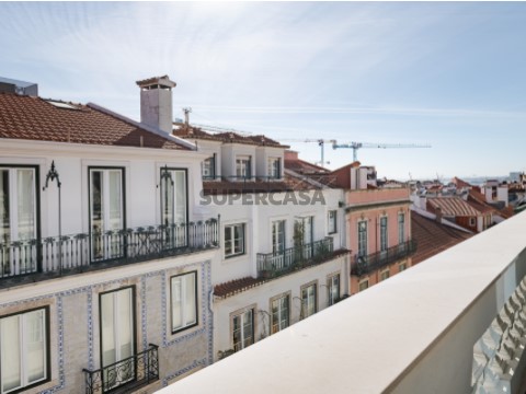 Apartamento T2 com varanda em Lisboa