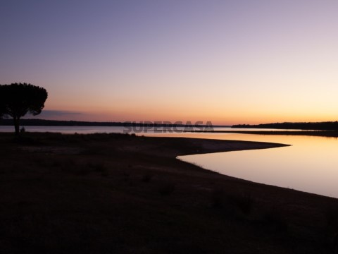 Lote Urbano com Áreas de Construção Aprovadas - Próximo da Barragem de Montargil